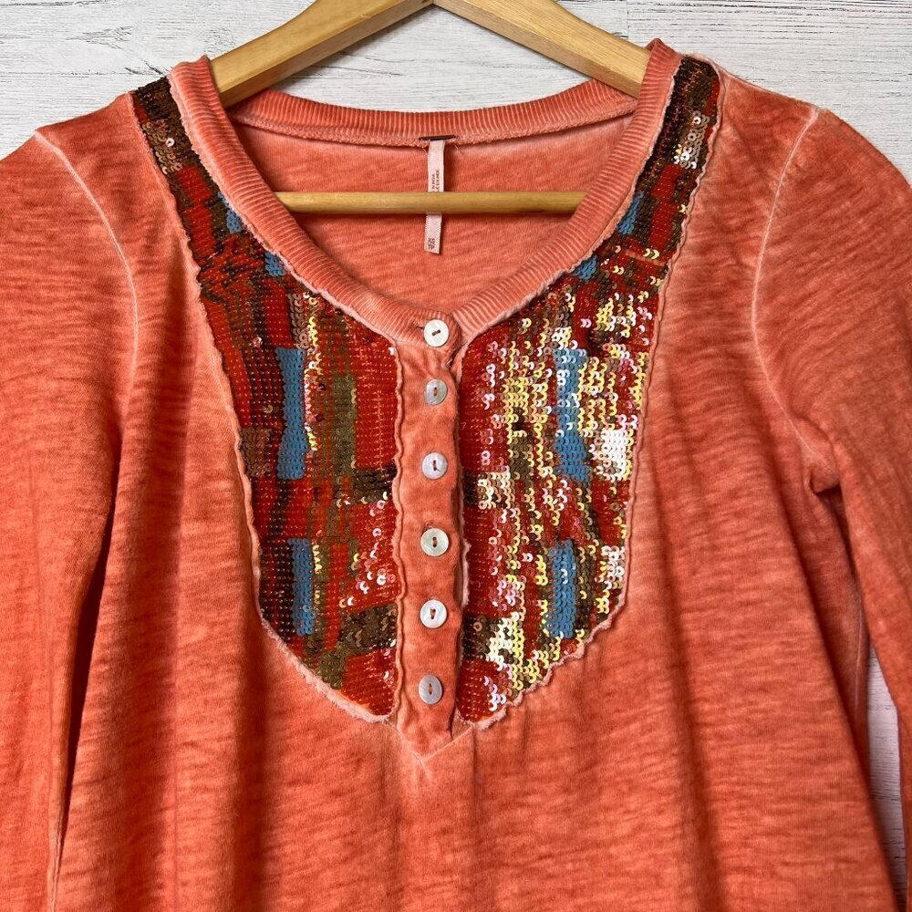 Free People Top Womens SZ XS Coral Tiger Eyes Sequin Long Sleeve Henley Bohemian - Picture 6 of 16